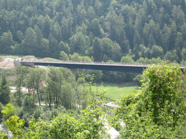 Feuille pr&eacute;fabriqu&eacute;e pour &eacute;tanch&eacute;it&eacute; du viaduc