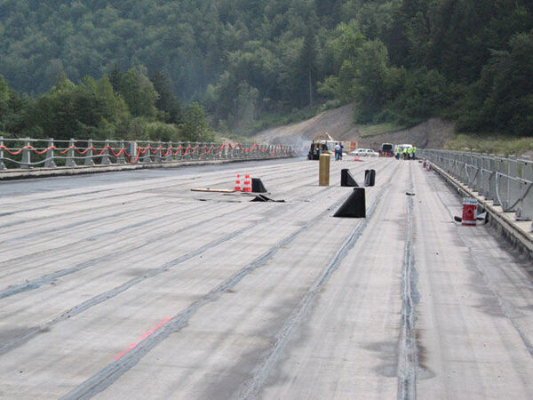 Caniveaux asphalte pour viaduc de Centron