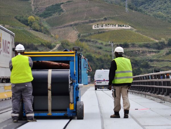 R&eacute;fection d'enrob&eacute; sur autoroute