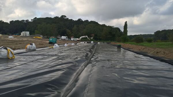 Pose de g&eacute;omembrane centre de d&eacute;chets