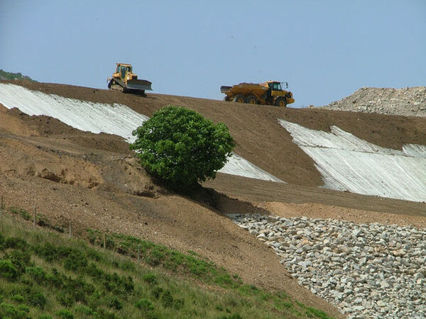 R&eacute;habilitation du talus Est de l'ancienne d&eacute;charge de St Antoine