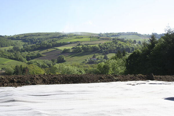 Confinement d'une ancienne d&eacute;charge avec terres pollu&eacute;es &agrave; Tarare